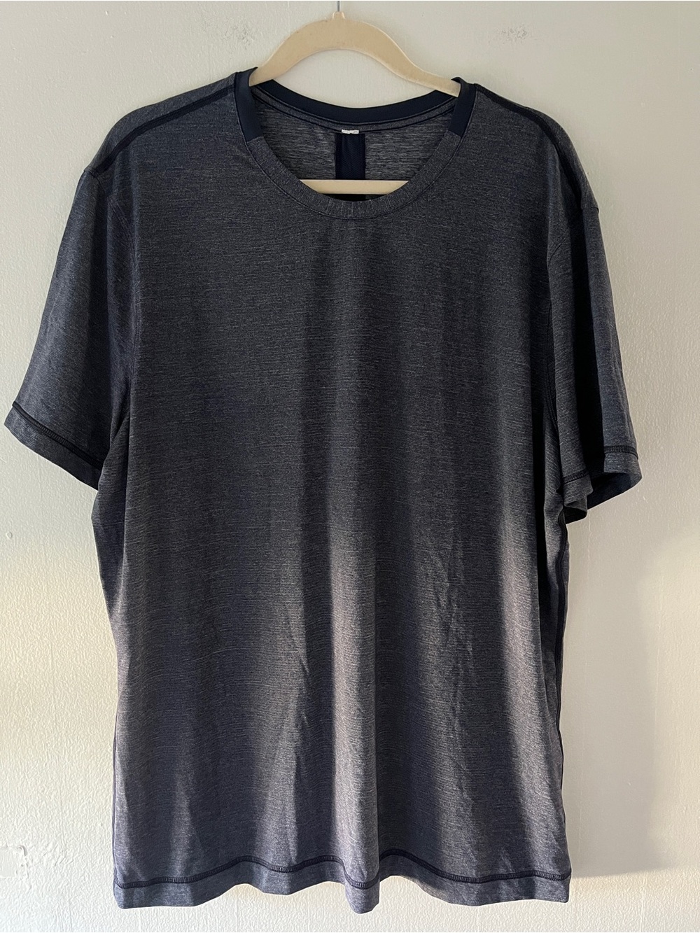 lululemon athletica Men's Dark Charcoal Crew Neck Short Sleeve Tee